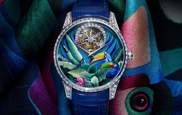 بالتزامن مع Watches & Wonders: غوتشي تكسر شكل الزمن باللون والريش والحِرفة